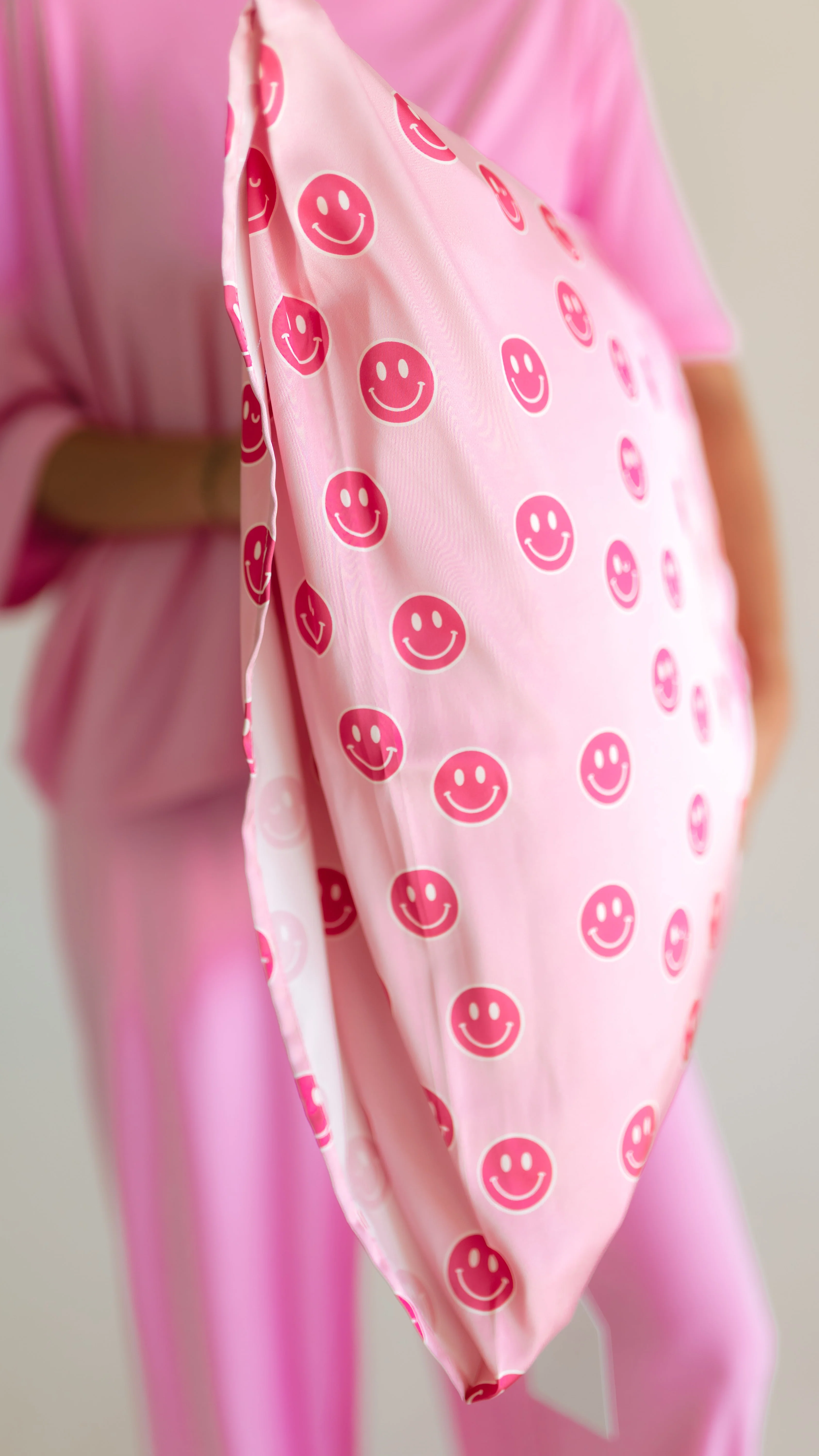 Satin Pillowcase in Pink Smileys - Image 2