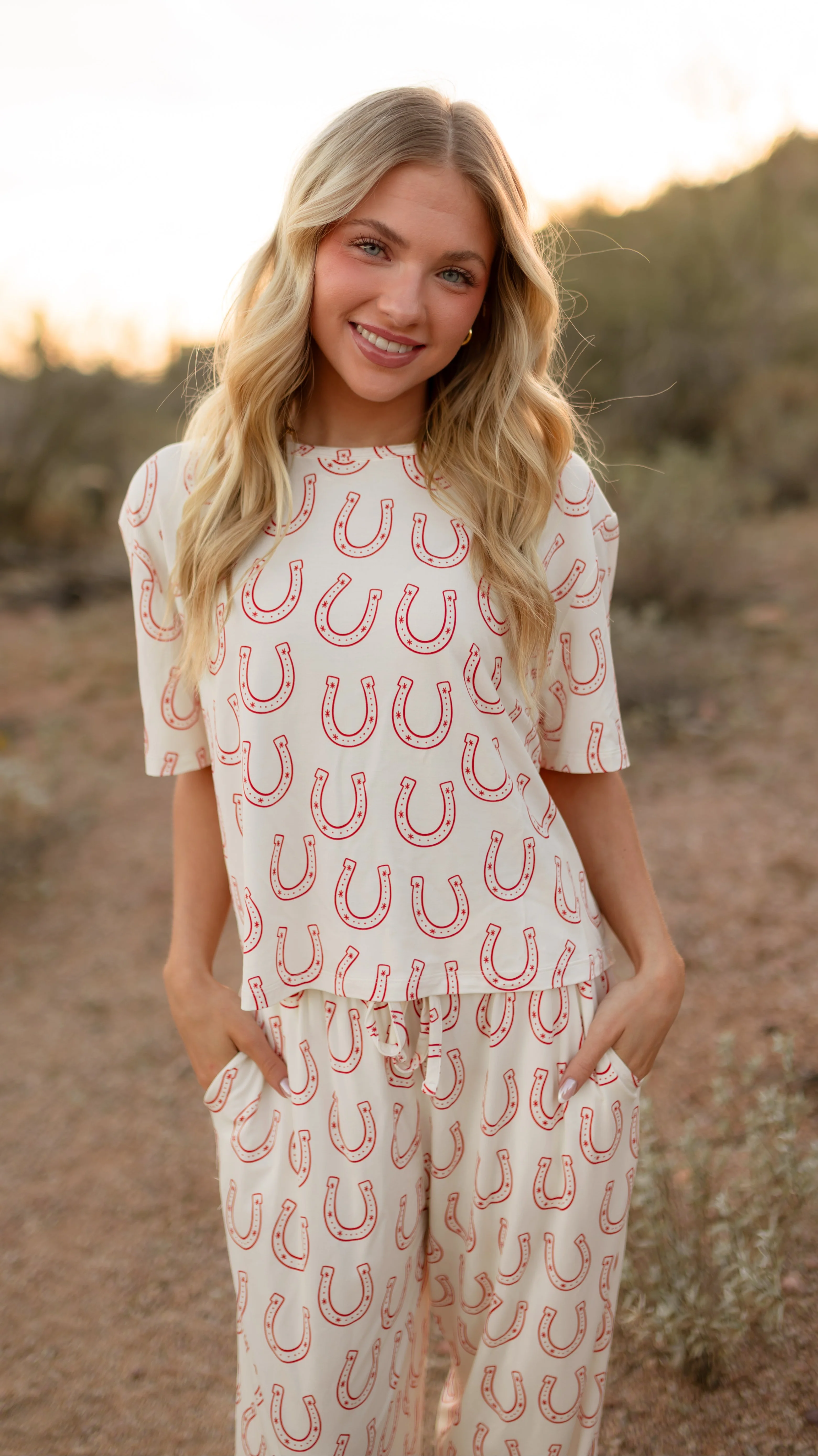 Women's T-Shirt and Pants Set in Horseshoe - Image 4