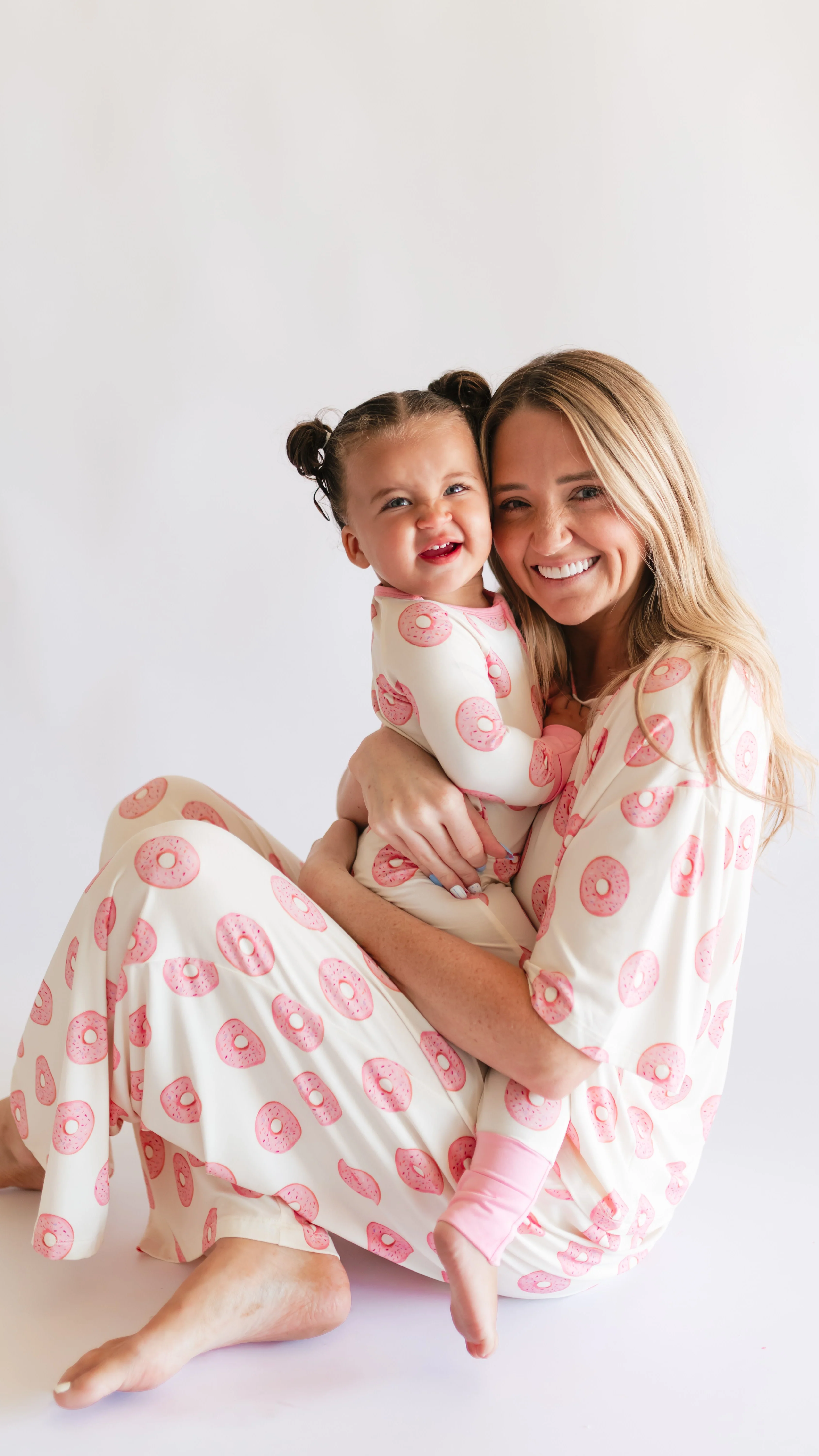 Women's T-Shirt and Pants Set in Pink Donuts - Image 3