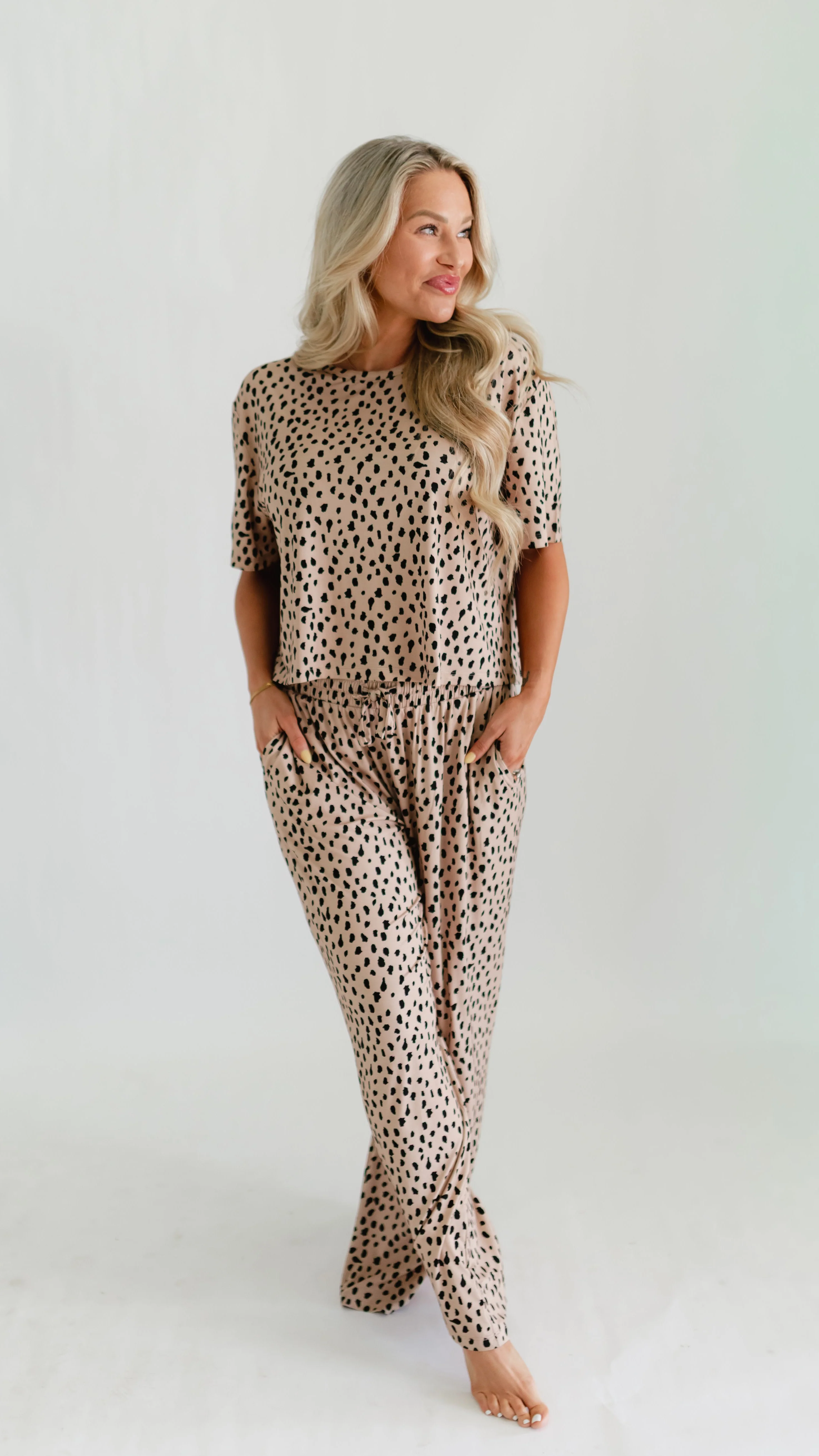 Women's T-Shirt and Pants Set in Brown Cheetah
