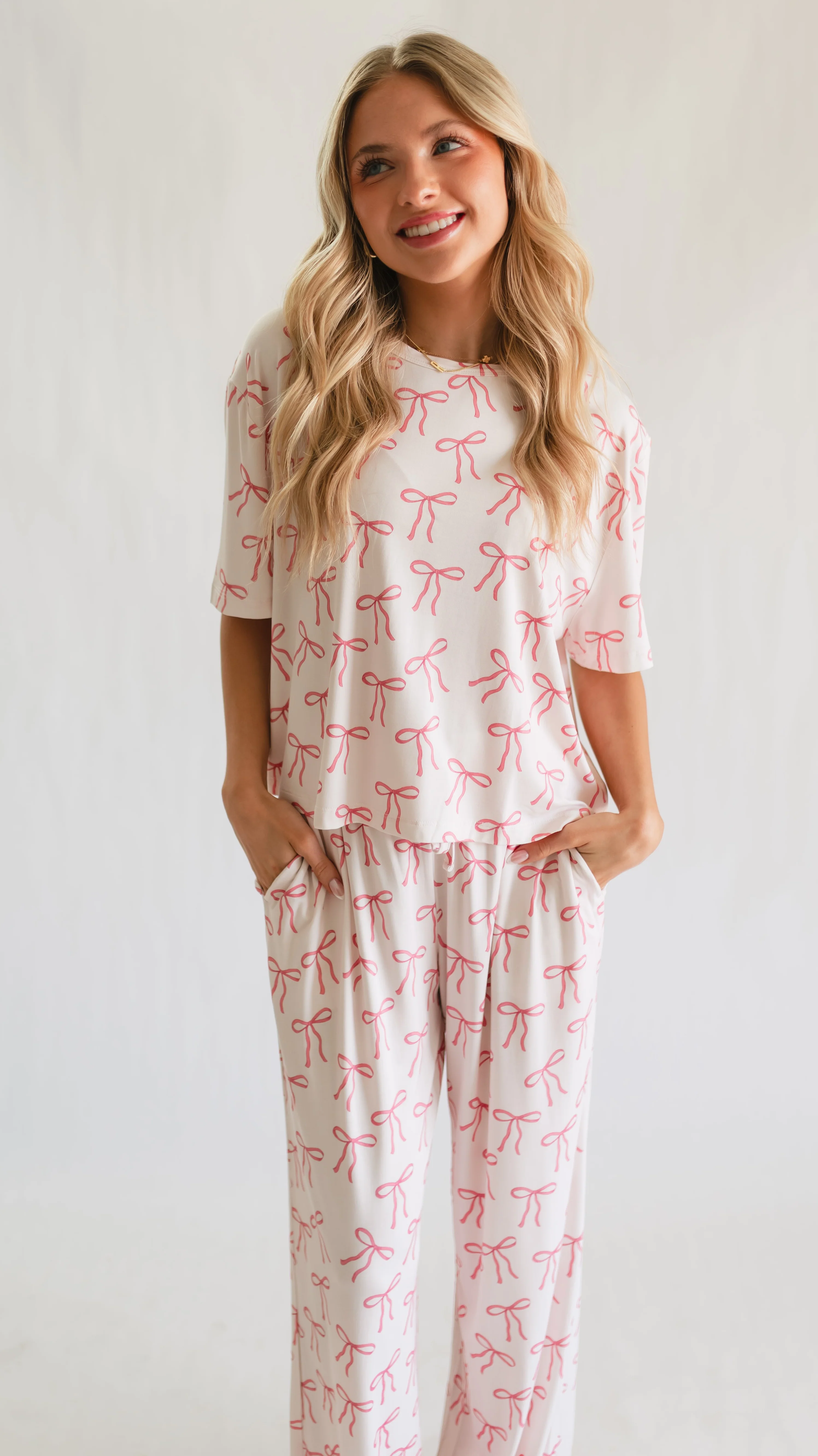Women's T-Shirt and Pants Set in Halle - Image 3