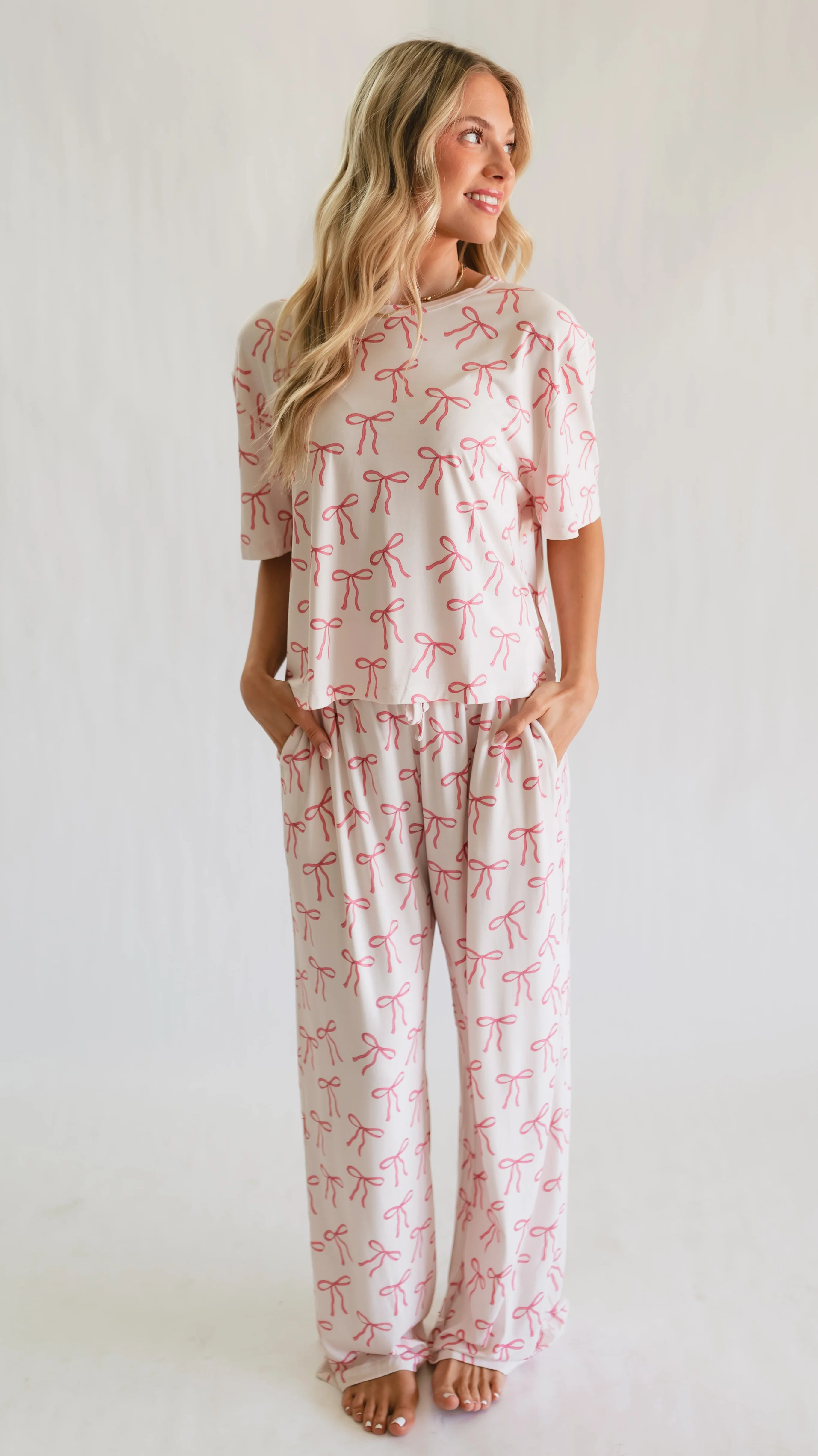 Women's T-Shirt and Pants Set in Halle - Image 4